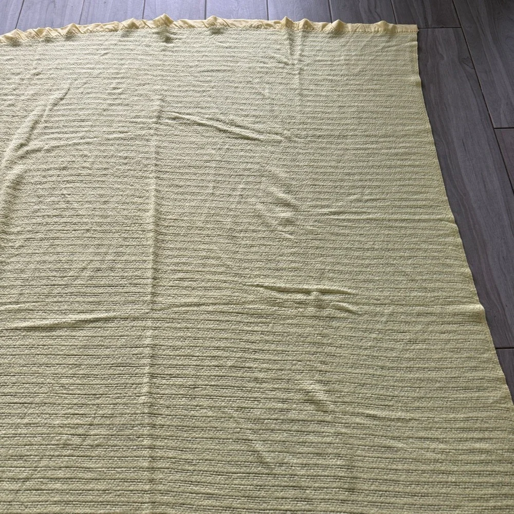 Waffle Knit Baby Blanket Size Twin Yellow Woven Satin Trim Vintage 84